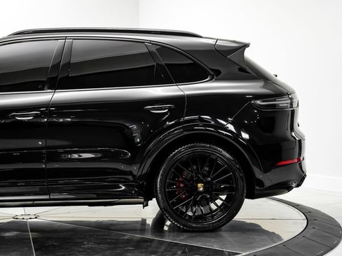 Used 2021 Porsche Cayenne GTS w/ Premium Package Plus AWD/4WD image 15