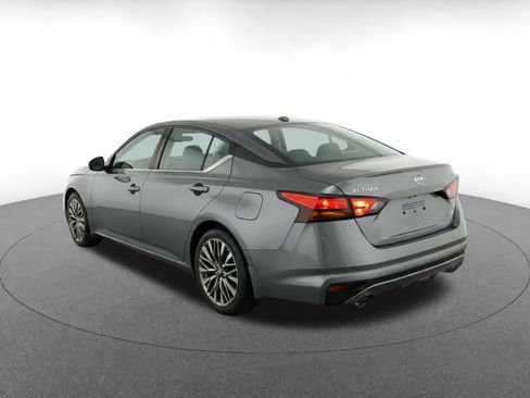 Used 2025 Nissan Altima 2.5 SV FWD image 7