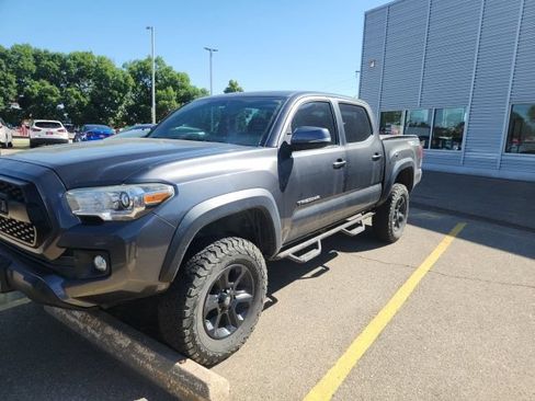Used 2016 Toyota Tacoma TRD Off-Road w/ Towing Package AWD/4WD image 2