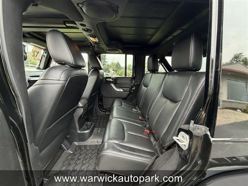 Used 2012 Jeep Wrangler Unlimited Sahara w/ Max Tow Pkg AWD/4WD image 16