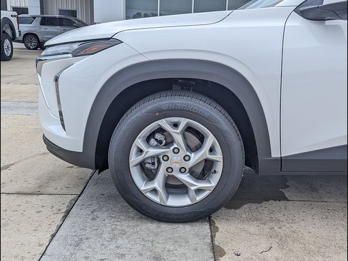 New 2026 Chevrolet Trax LS w/ LS Convenience Package FWD image 10