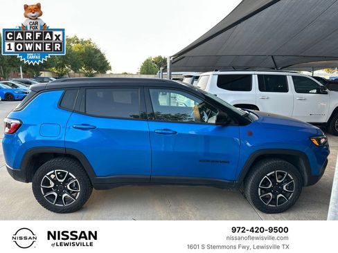 Used 2025 Jeep Compass Trailhawk AWD/4WD image 1