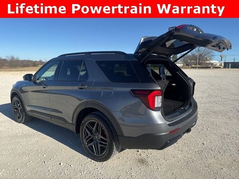 Used 2025 Ford Explorer ST-Line w/ ST-Line Street Pack image 4