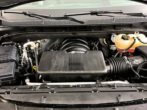 Used 2025 Chevrolet Suburban High Country image 30