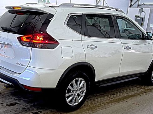 Used 2018 Nissan Rogue SV w/ Premium Package image 5