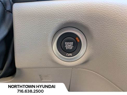 Used 2024 Chrysler Pacifica Touring-L image 22