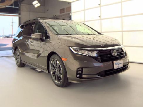Certified 2023 Honda Odyssey Elite image 2