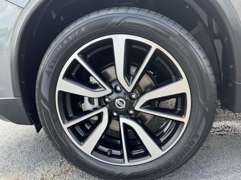 Used 2019 Nissan Rogue SL AWD/4WD image 13