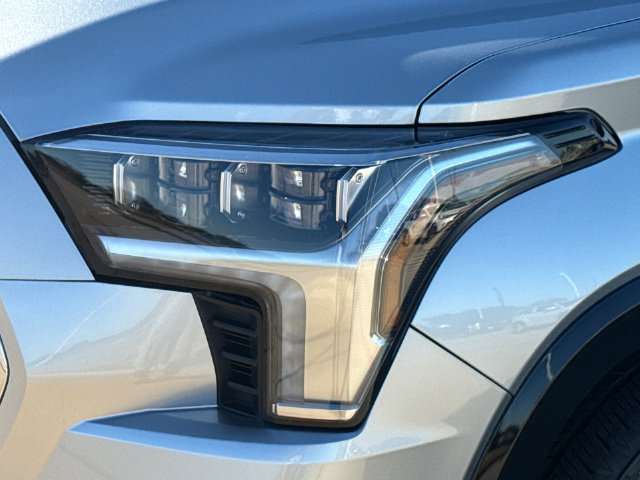 Used 2025 Toyota Sequoia Platinum AWD/4WD image 4