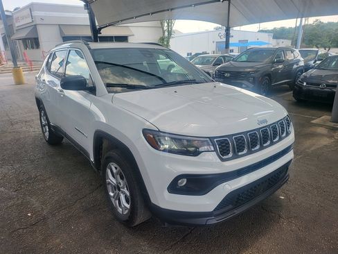 Used 2025 Jeep Compass Latitude w/ Sun & Sound Group AWD/4WD image 2