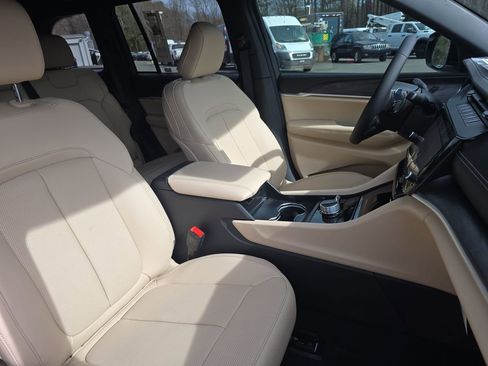 New 2026 Jeep Grand Cherokee Limited w/ Luxury Tech Group II AWD/4WD image 10
