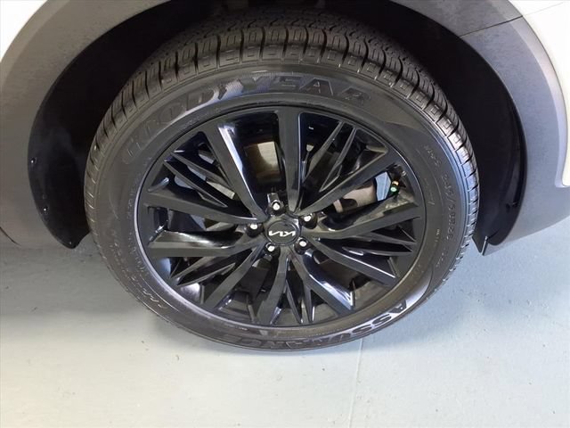 Used 2022 Kia Telluride SX w/ Towing Package FWD image 9