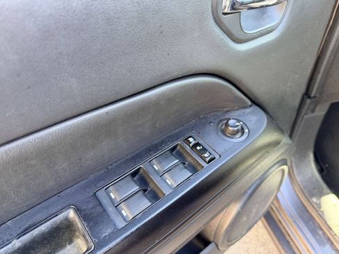 Used 2015 Jeep Patriot High Altitude AWD/4WD image 8