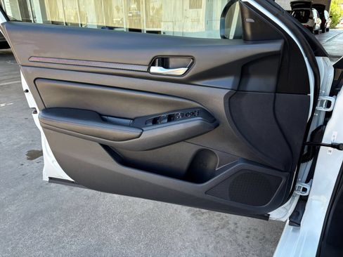 Used 2025 Nissan Altima 2.5 SV FWD image 18