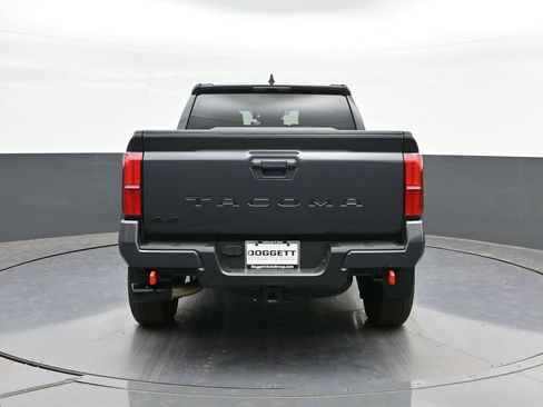 Used 2024 Toyota Tacoma TRD Off-Road image 8