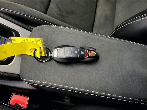 Used 2022 Porsche 718 Cayman GT4 image 21