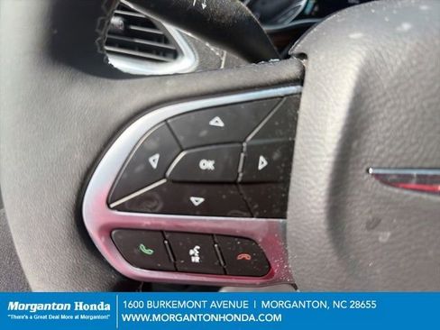 Used 2023 Chrysler Pacifica Limited w/ Uconnect Theater Family Group image 12