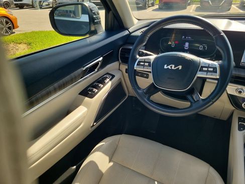 Used 2024 Kia Telluride EX w/ EX Captain's Chair Package FWD image 15
