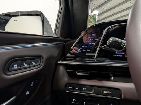 Used 2024 Cadillac Escalade V w/ LPO, ONYX Package image 34