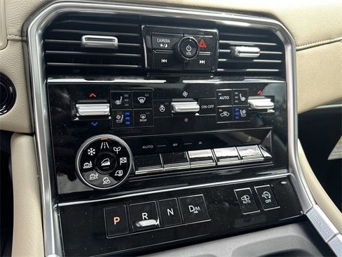 New 2025 Nissan Armada Platinum Reserve image 8