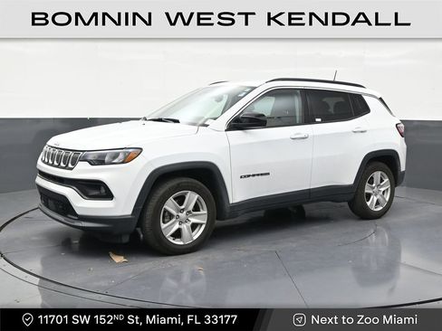 Used 2022 Jeep Compass Latitude FWD image 1