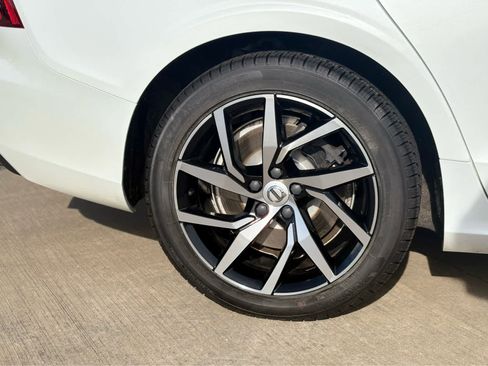 Used 2020 Volvo S60 T6 Momentum image 17
