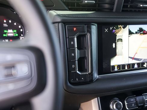 Used 2023 GMC Yukon Denali AWD/4WD image 21