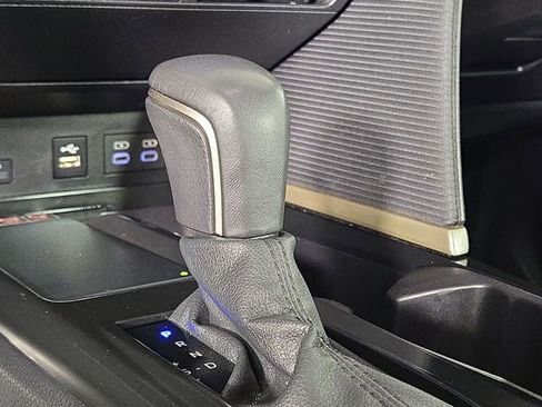 Used 2025 Toyota Camry SE FWD image 19