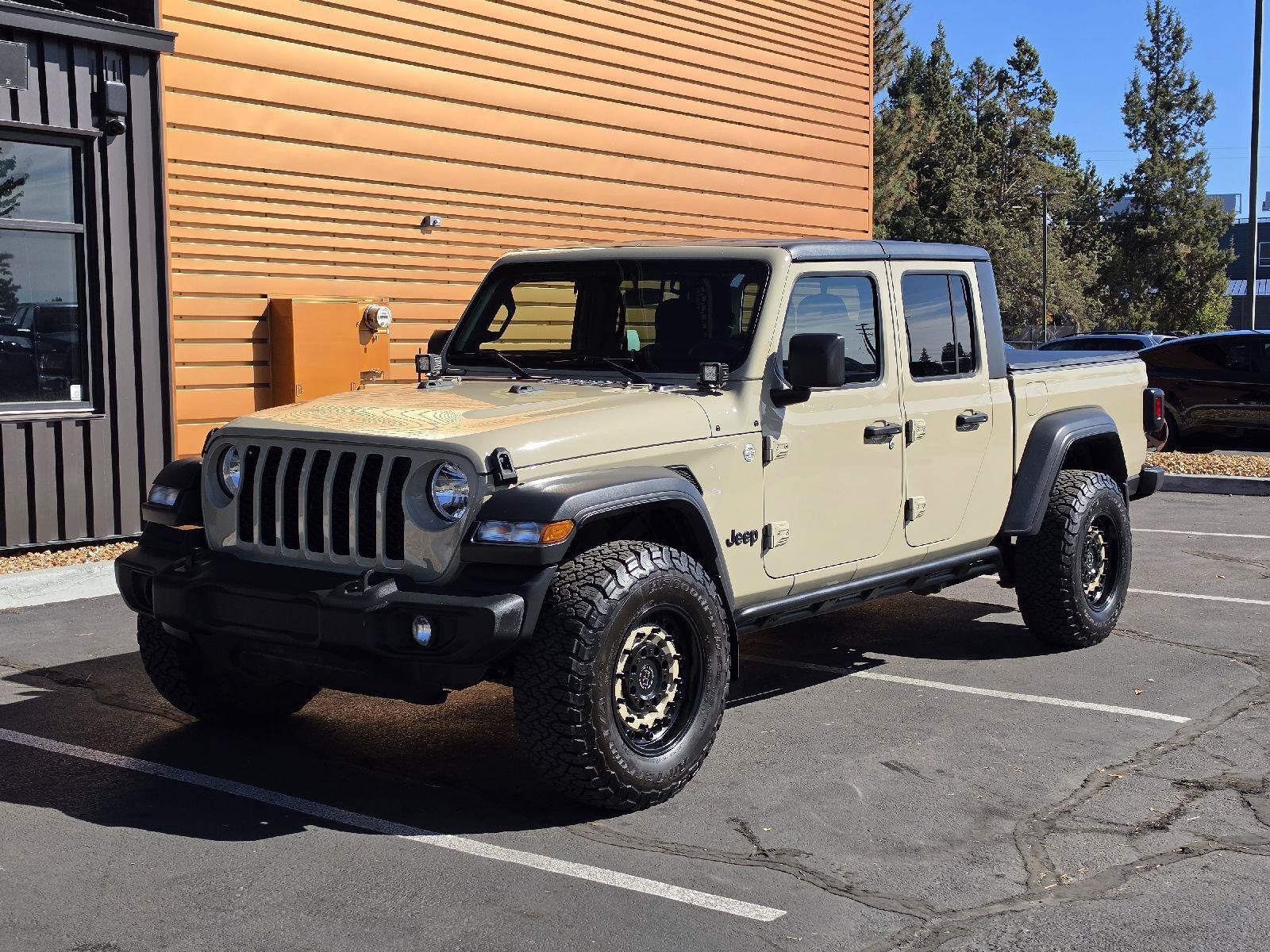Used 2020 Jeep Gladiator Sport AWD/4WD image 1