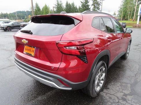 Used 2025 Chevrolet Trax LT w/ Driver Confidence Package FWD image 7