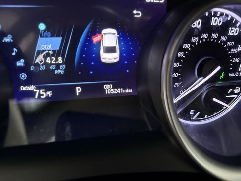 Used 2022 Toyota Camry XLE image 12