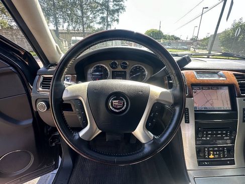 Used 2013 Cadillac Escalade ESV Platinum AWD/4WD image 23