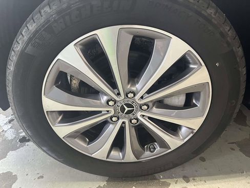 Used 2022 Mercedes-Benz GLE 350 4MATIC w/ Premium Package image 8
