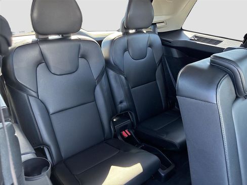 Used 2021 Volvo XC90 T5 Momentum w/ Climate Package image 29