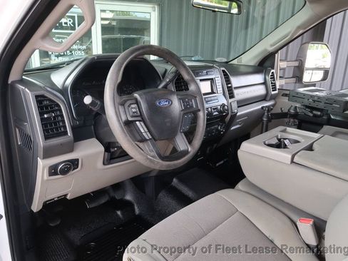 Used 2017 Ford F250 XL w/ Power Equipment Group AWD/4WD image 9