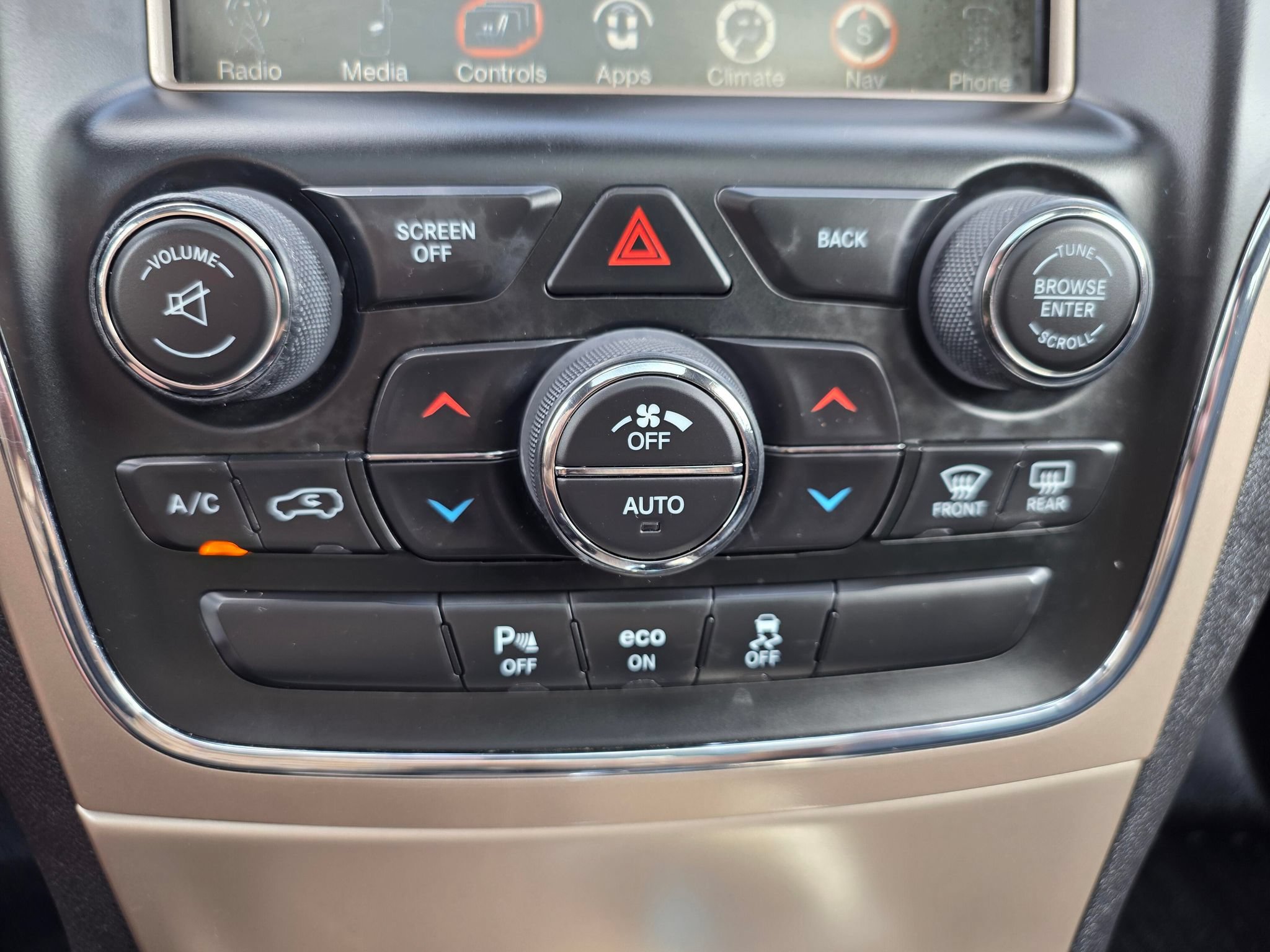 Used 2014 Jeep Grand Cherokee Limited w/ Trailer Tow Group IV AWD/4WD image 18