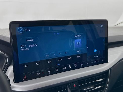 Used 2025 Ford Escape Platinum image 18