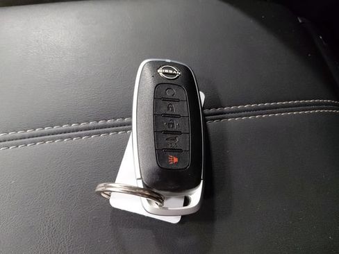 Used 2025 Nissan Pathfinder SL AWD/4WD image 31