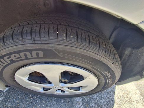 Used 2012 Toyota Prius Three FWD image 12
