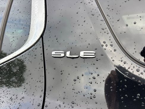 Used 2022 GMC Acadia SLE w/ Driver Convenience Package AWD/4WD image 14