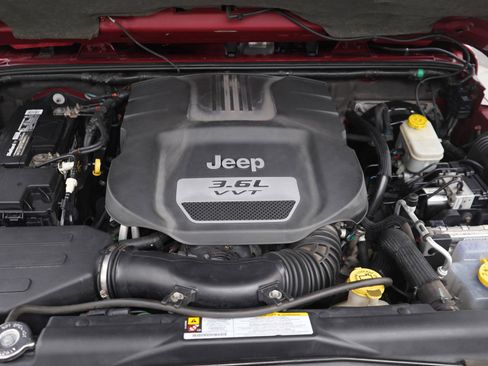 Used 2012 Jeep Wrangler Unlimited Sahara w/ Connectivity Group image 29