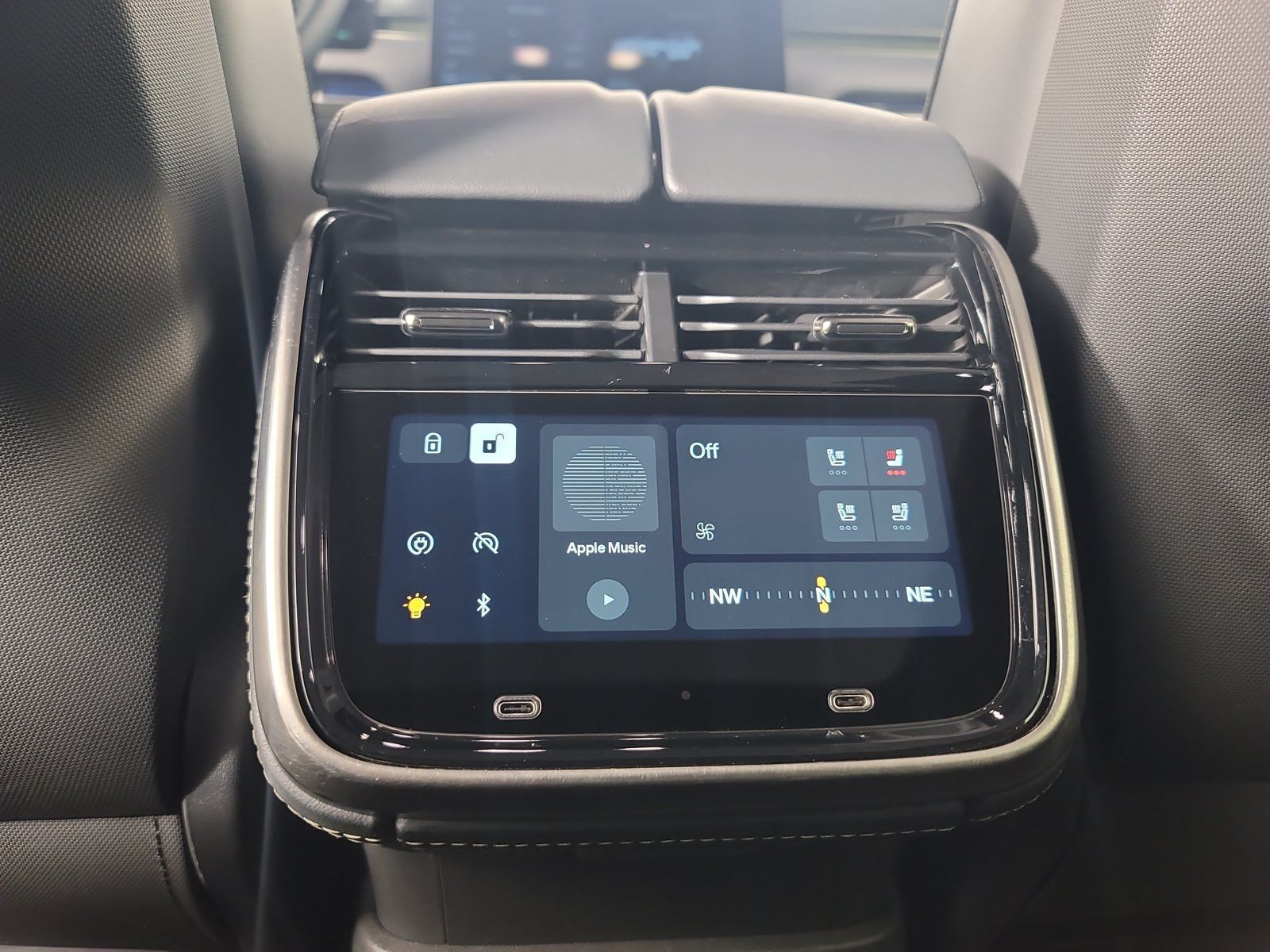 Used 2025 Rivian R1S Adventure Dual AWD/4WD image 30