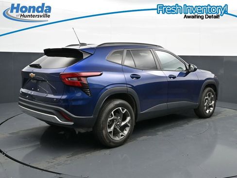 Used 2024 Chevrolet Trax LT w/ Driver Confidence Package FWD image 10