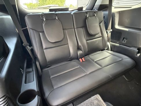 Used 2022 Ford Explorer XLT w/ Equipment Group 202A AWD/4WD image 15