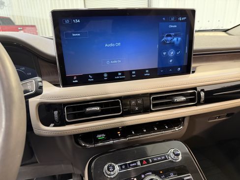 Used 2022 Lincoln Nautilus Reserve w/ Equipment Group 201A image 18