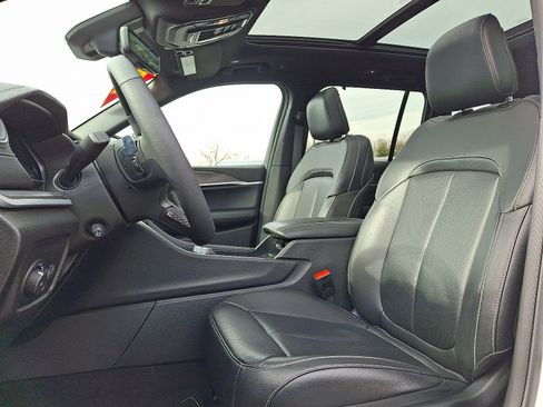 Certified 2025 Jeep Grand Cherokee Limited w/ Luxury Tech Group II image 13