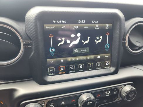 Used 2022 Jeep Wrangler Unlimited Sahara w/ Cold Weather Group AWD/4WD image 19