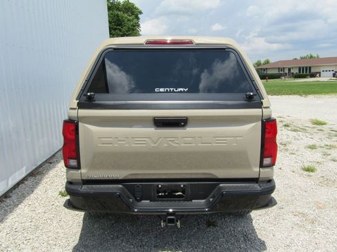 Used 2023 Chevrolet Colorado Z71 w/ Z71 Convenience Package 2 AWD/4WD image 4