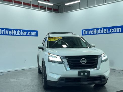 Used 2022 Nissan Pathfinder SV AWD/4WD image 3