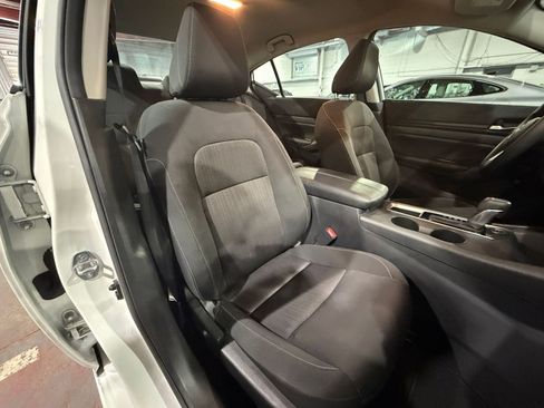 Used 2025 Nissan Altima 2.5 SV image 39